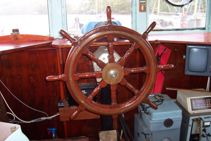 Navigator's steering wheel