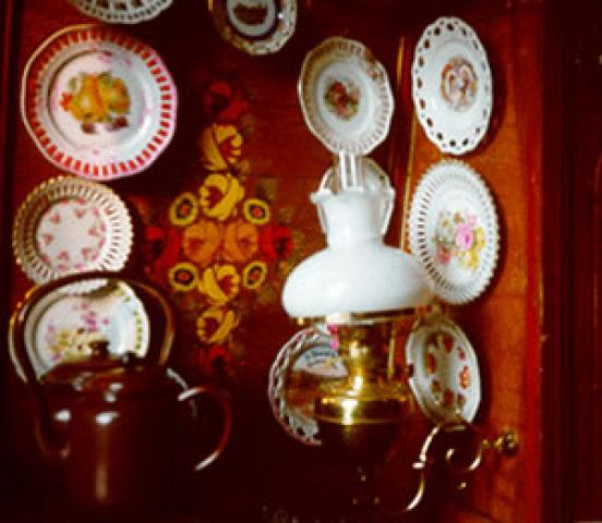 JAMES LOADER - interior view with roses decoration and lace plates.