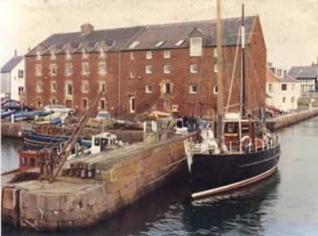 LARGO LAW alongside - port bow