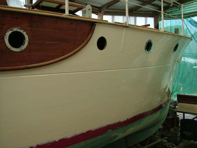 Zaire - Starboard bow