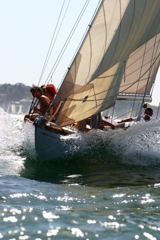 Mikado meets a wave - bow view