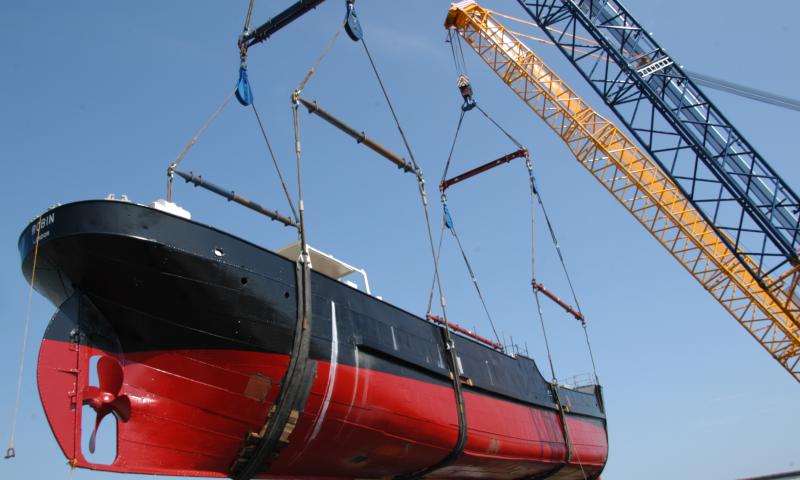 SS Robin being lifted
