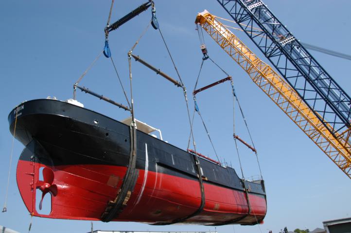 SS Robin being lifted