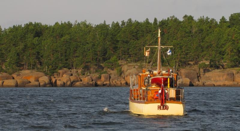 M Y Ruda - at sea, stern view