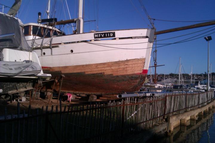 MFV119 starboard bow