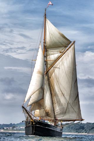 Bessie Ellen in sail