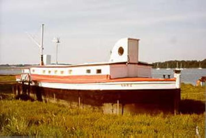 YARE - on the shore at Pin Mill