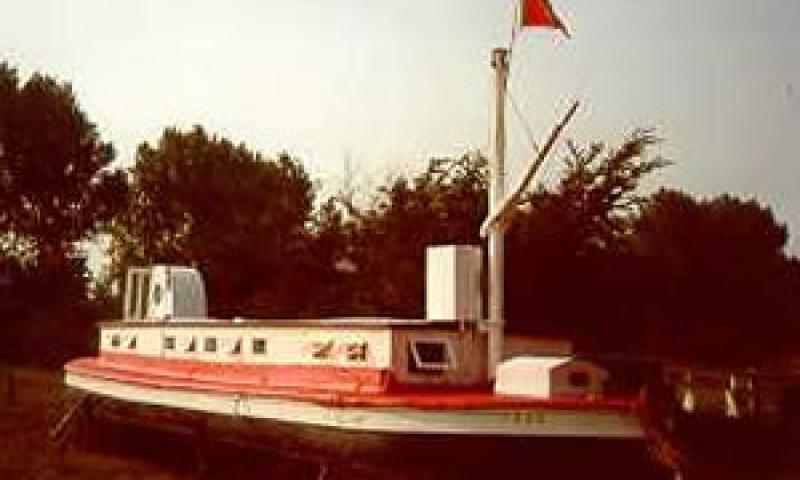 YARE - in use as a houseboat