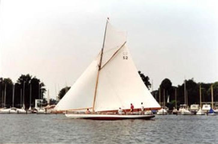 Maidie under sail - port side.