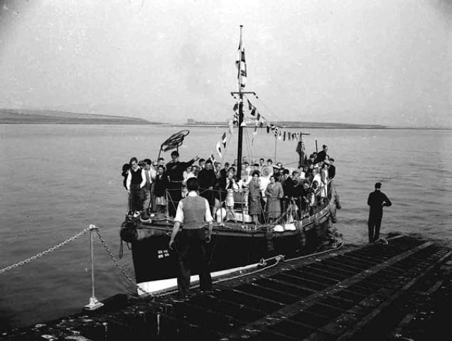 Archibald and Alexander M Paterson leaving the quay