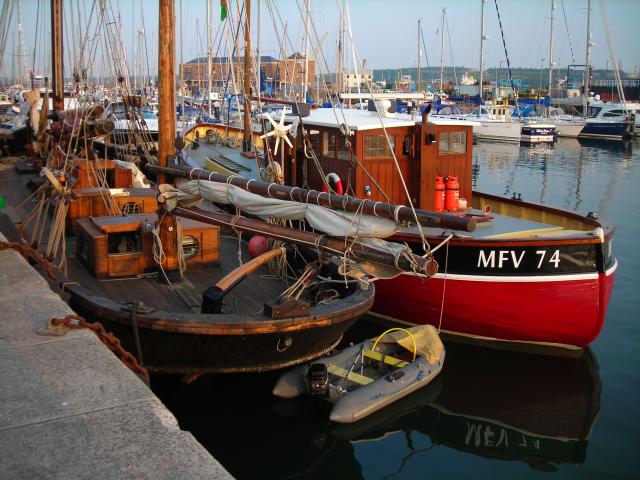 MFV 74 - port quarter