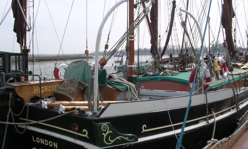 Hyrodgen - starboard quarter