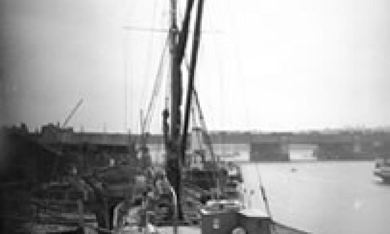Lady Daphne - stern facing in dock N41450