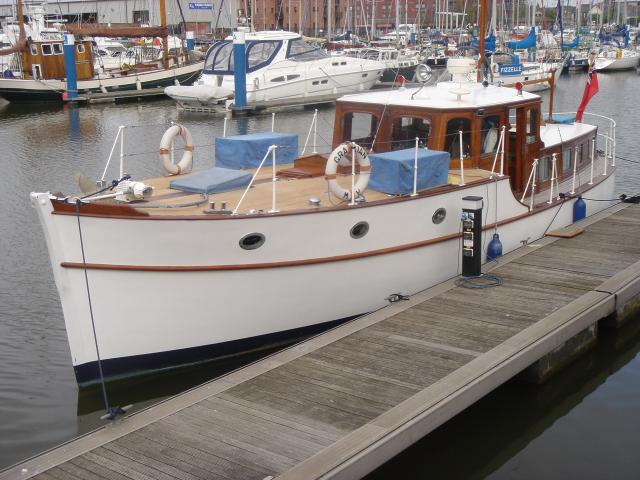 bow view, port side