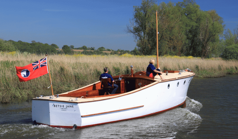 Betsie Jane - underway, flying NHS-UK ensign