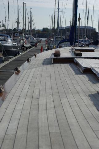 Northern Kiwi - deck view looking aft