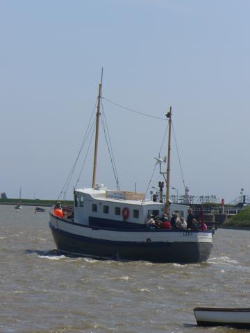 Bow view, port side