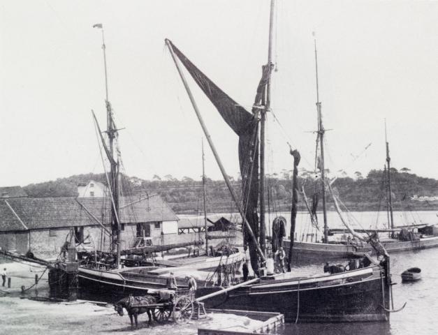 Raybel unloading barley - Woodbridge - 1920s