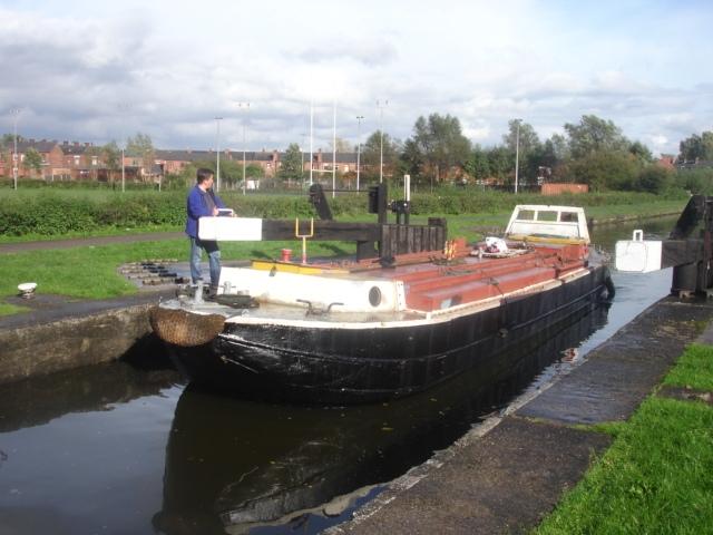 SHELLFEN in lock, bow view