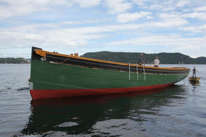 SY Boy Leslie, Port side view