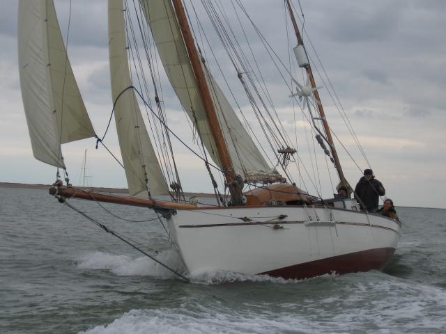 GWENILI at sea, bow view