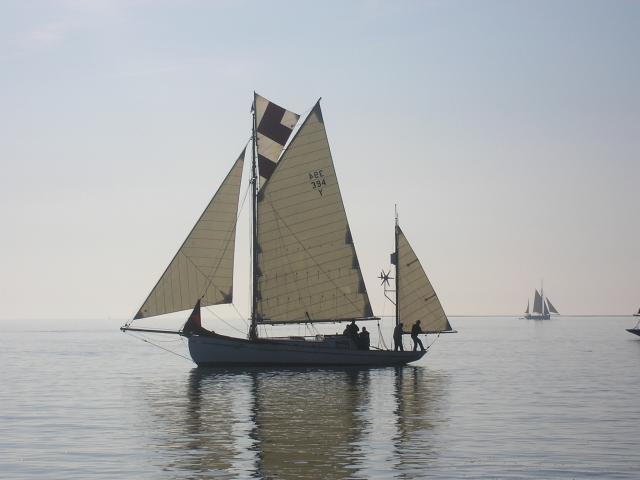 GWENILI becalmed, port side