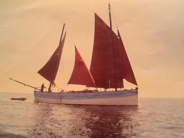 Iris - underway, starboard view