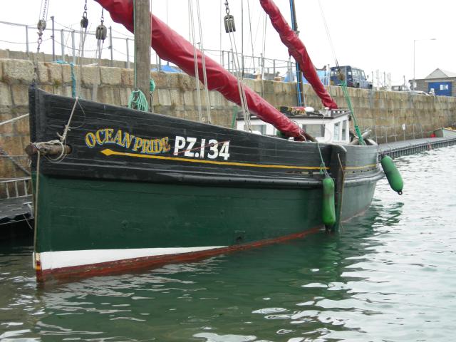 bow view, port side