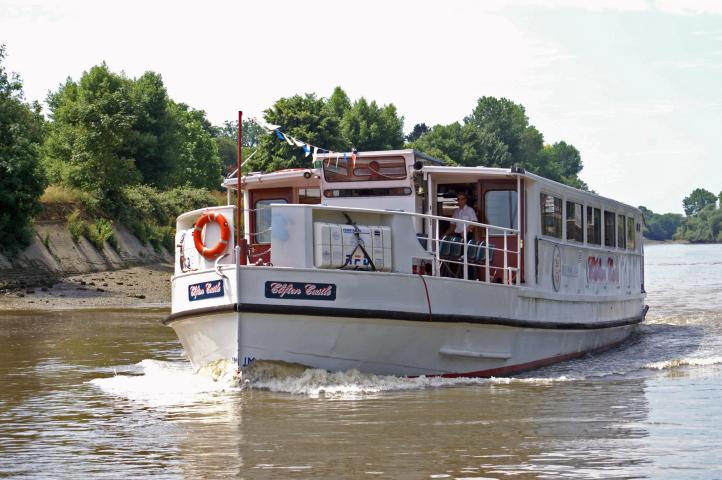 Clifton Castle underway on the upper Thames