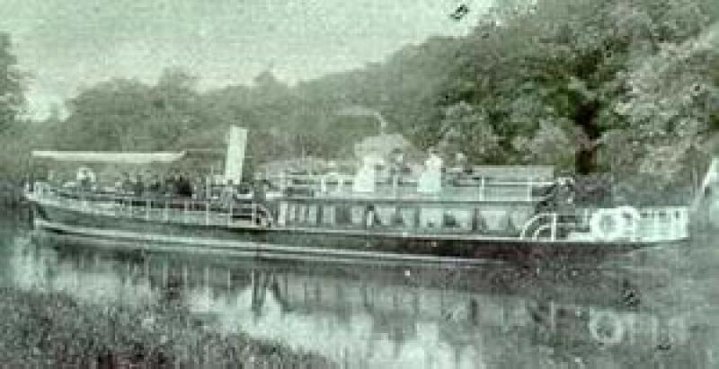 HENLEY - as a Salter steamer. Port side.