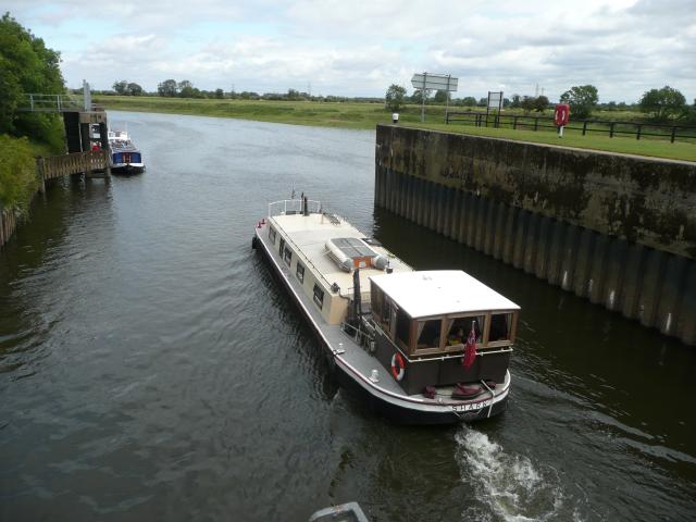 Shark - Cromwell Lock Aug 2011