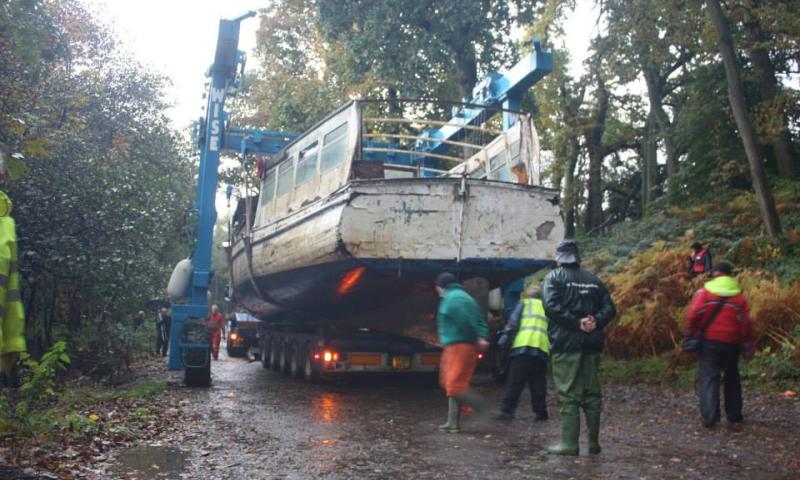 Skylark IX being transported to River Clyde boatyard