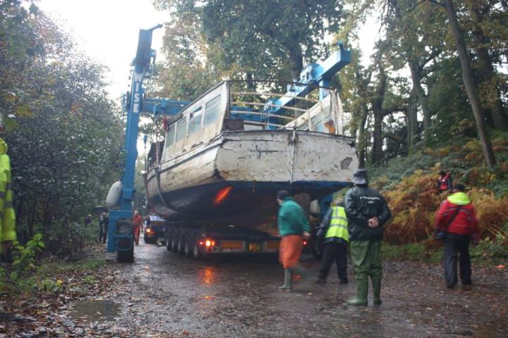 Skylark IX being transported to River Clyde boatyard