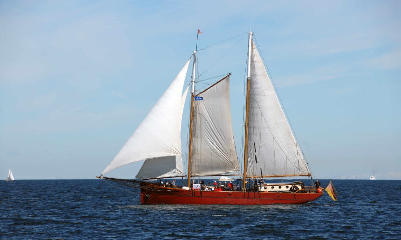 Ethel von Brixham - under sail