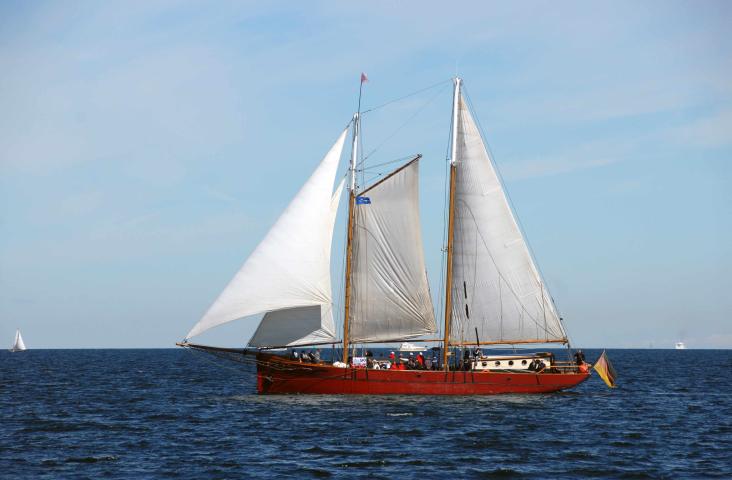 Ethel von Brixham - under sail