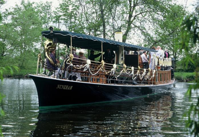 Nuneham Cruising in Windsor with Jazz Band on board