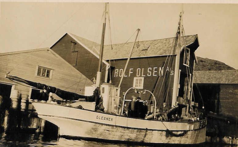 Gleaner b&w image, 1930s or 40s