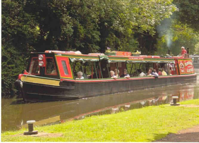 Black Countryman under way - port bow