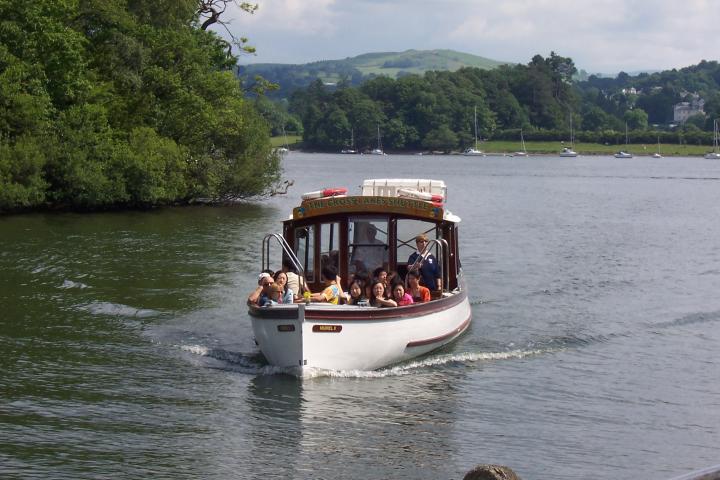 Muriel II under way - bow view