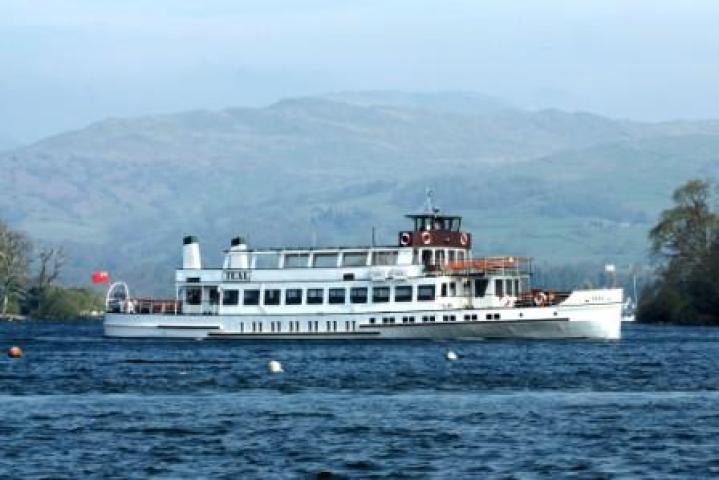 Teal - underway, starboard view