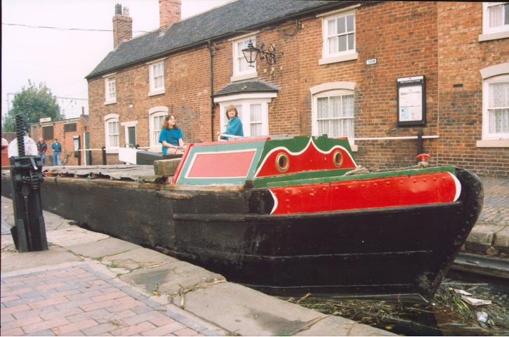 BEN - Wolverhampton top lock in 1995. Bow from starboard quarter looking aft