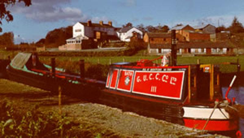 BATH - at Queen's Head. Montgomery Canal.  Stern from port quarter looking forward. ref; 15/bath4.gif