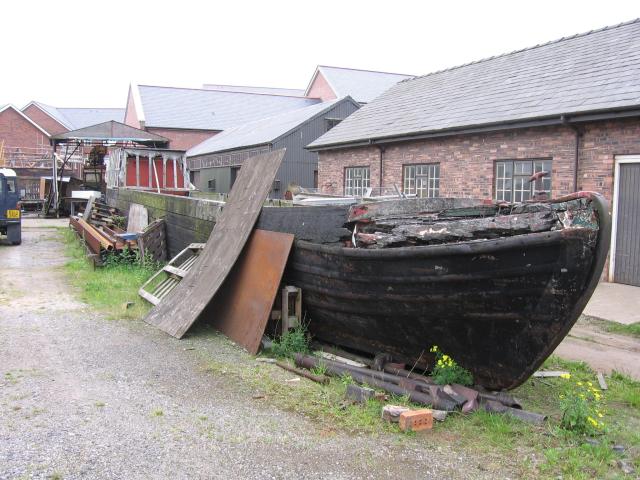 Chiltern - out of the water at Ellesmere Port