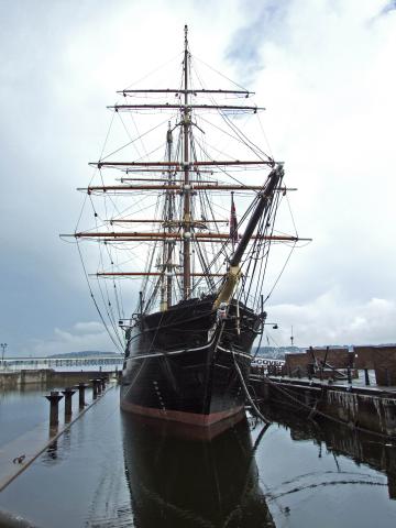 RRS Discovery - bow view.