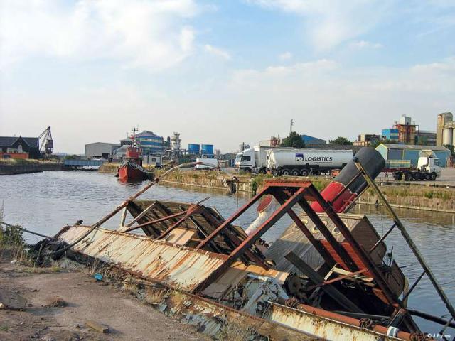 Mannin 2 - sinking at berth, Manchester Ships Canal