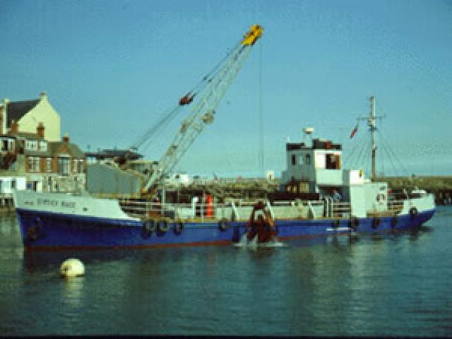 GYPSY RACE - at work. Port side with grab in operation.