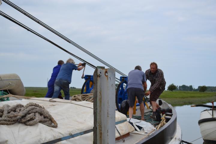 Photography competition entry 2014 - lifting the mast S.B.Ironsides