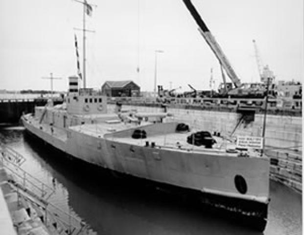 MINERVA and ML1387 - starboard bow looking aft