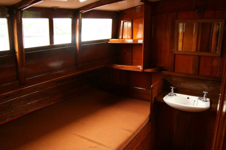 Norada, forward cabin