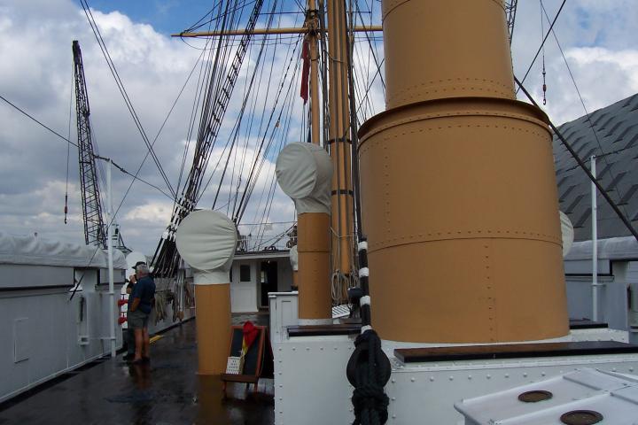 HMS Gannet - funnels/deck